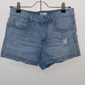 Size 5 So light wash denim shorts